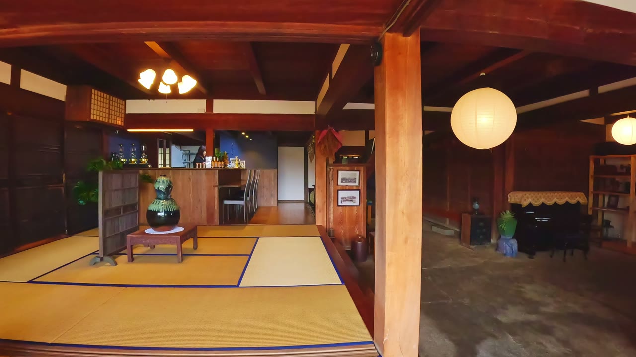 古民家Café Ryu龍の梁や畳のある店内
